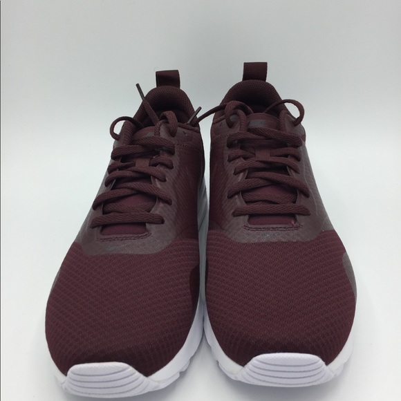 Women’s Nike Air Max Tavas - Picture 5 of 8